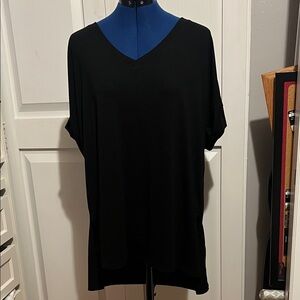 Zenana Outfitters Black V-Neck Tunic